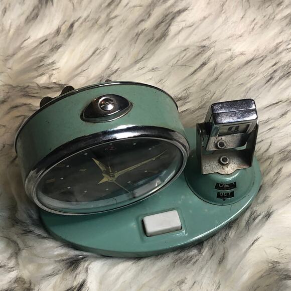 Vintage Golden C-ck Wind Up Calendar Alarm Clock - Picture 5 of 12